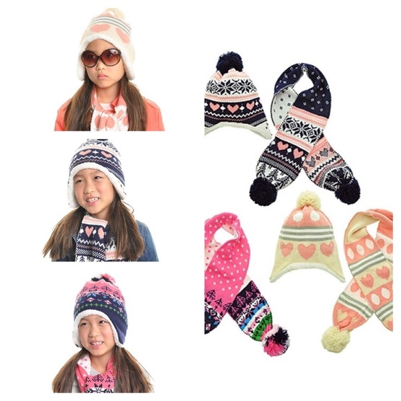 ▪️Cuddle Up Pom Pom and Beanie Set - Picture 2 of 5